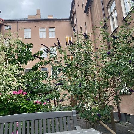 Rum Med Eget Badrum Och Stort, Delat Koek,Centralt I Malmoe A Room In An Apartment, Own Bathroom And Kitchen Shared With A Family Esterno foto