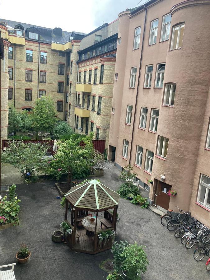 Rum Med Eget Badrum Och Stort, Delat Koek,Centralt I Malmoe A Room In An Apartment, Own Bathroom And Kitchen Shared With A Family Esterno foto