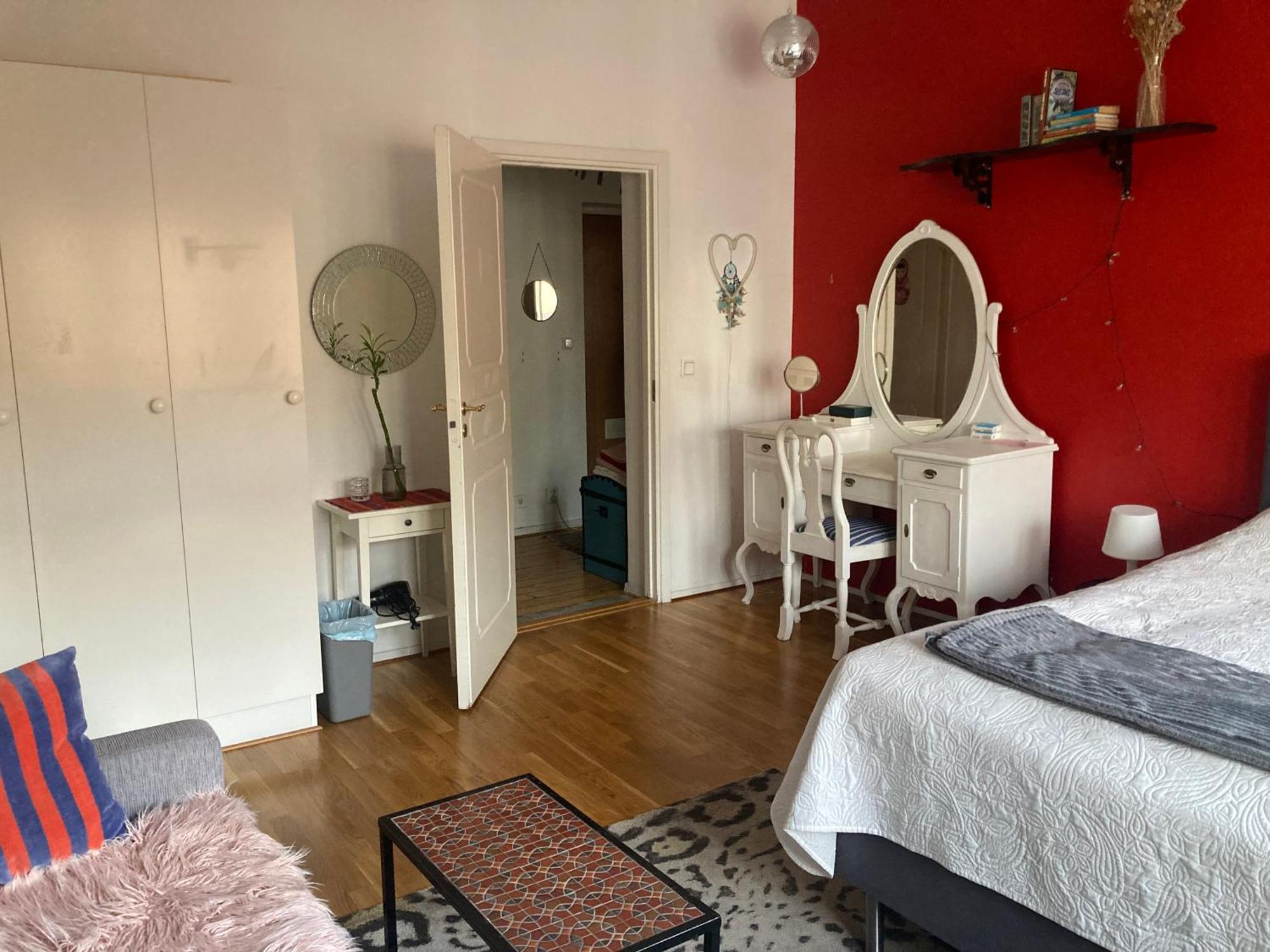 Rum Med Eget Badrum Och Stort, Delat Koek,Centralt I Malmoe A Room In An Apartment, Own Bathroom And Kitchen Shared With A Family Esterno foto