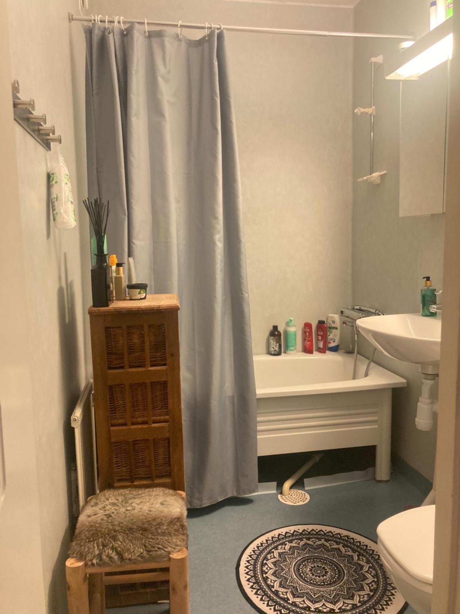 Rum Med Eget Badrum Och Stort, Delat Koek,Centralt I Malmoe A Room In An Apartment, Own Bathroom And Kitchen Shared With A Family Esterno foto